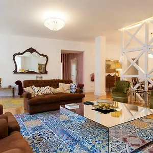 Apartment Chiado 4-bedroom Flat